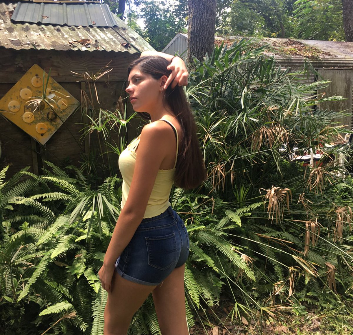 FloridaJessie_'s tweet photo. Cutie wit a little booty #jailbait #17yearsold #teen #tits #boobs #selling #cumtribe https://t.co/33JAQURQwI