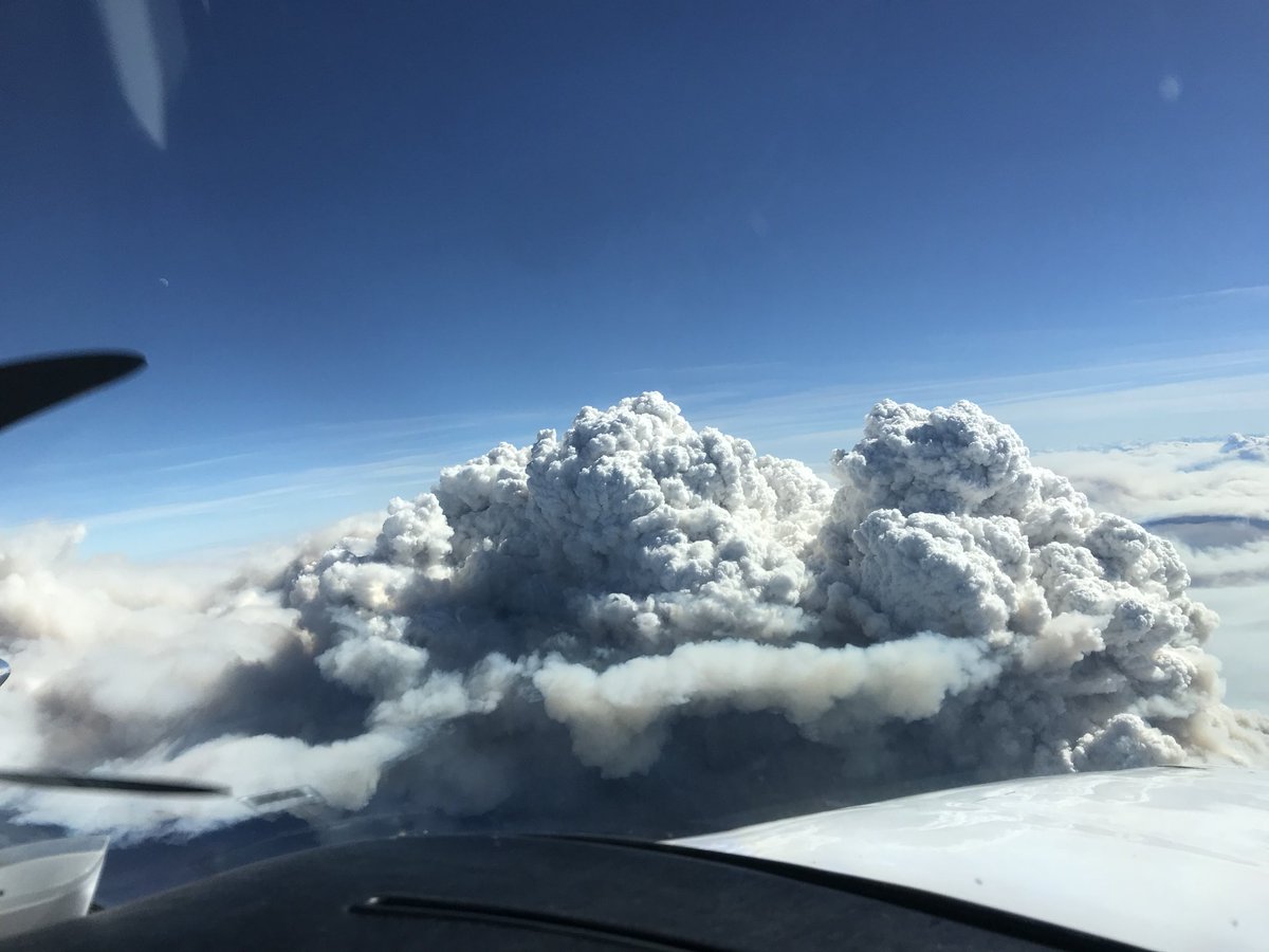 critcare_medics's tweet image. Our views above the #BCwildfire smoke. Pic credits: Mathieu Defosses #pyrocumulus #forestfire #britishcolumbia #bcairambulance #bcehs #criticalcare