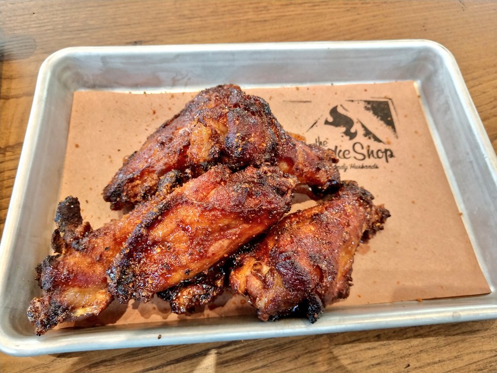 MikeWendt's tweet image. 1st Place #Ribs &amp;amp; Best Bar #Wings... the names say it all! 
📸 from our recent @WickedBitesTV shoot at @TheSmokeShopBBQ

#AssemblyRow #Somerville 
@NESN @andyhusbands
@AtAssemblyRow 
#BBQ #Barbecue 
#BostonFoodie