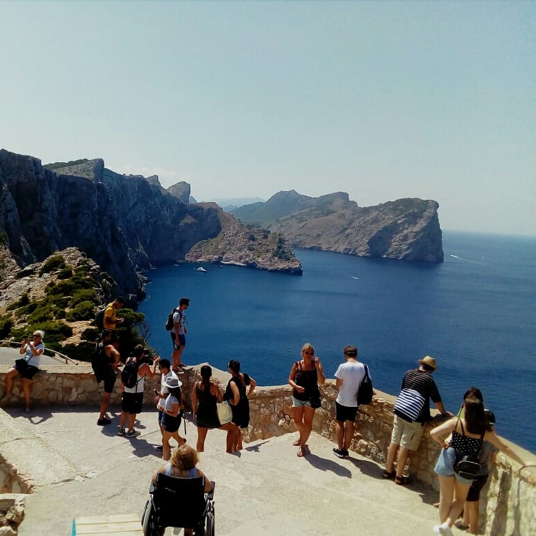 PaintinYourWing's tweet photo. One week Mallorca, 4/7 days were road trips 🙈👌 also so many more pics of beautiful bays and beaches to show but these were the most impressive places we've seen 💖 #capdeformentor #espontas #dragoncave #caladesmoro https://t.co/TDwHNJvQAS