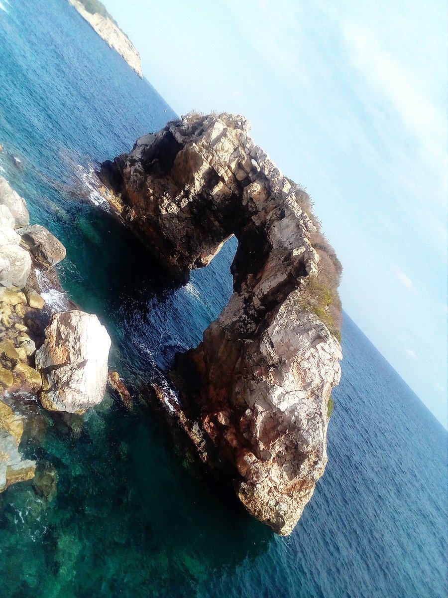 PaintinYourWing's tweet photo. One week Mallorca, 4/7 days were road trips 🙈👌 also so many more pics of beautiful bays and beaches to show but these were the most impressive places we've seen 💖 #capdeformentor #espontas #dragoncave #caladesmoro https://t.co/TDwHNJvQAS