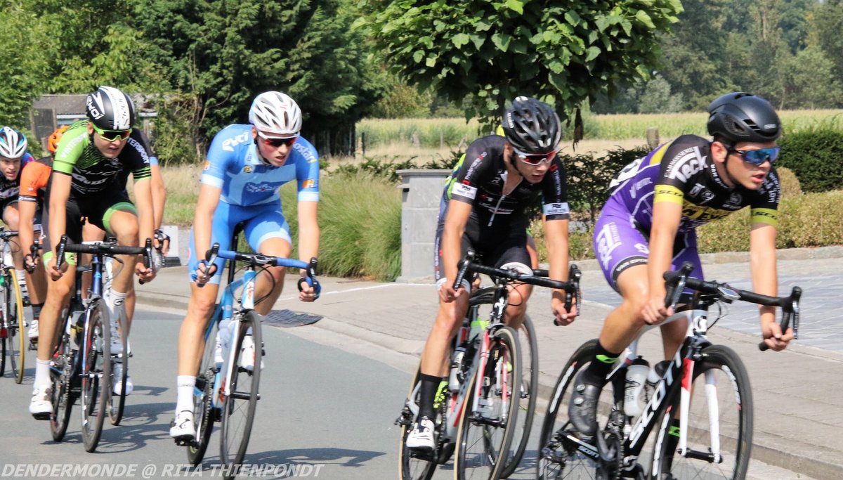jcurry_97's tweet photo. Close but no cigar! 4th today in 1.12 Dendermonde! Racing again tomorrow hopefully can go a couple better! 🚴🏼‍♂️🇧🇪 @emeraldfund https://t.co/hxJZDEBfmy