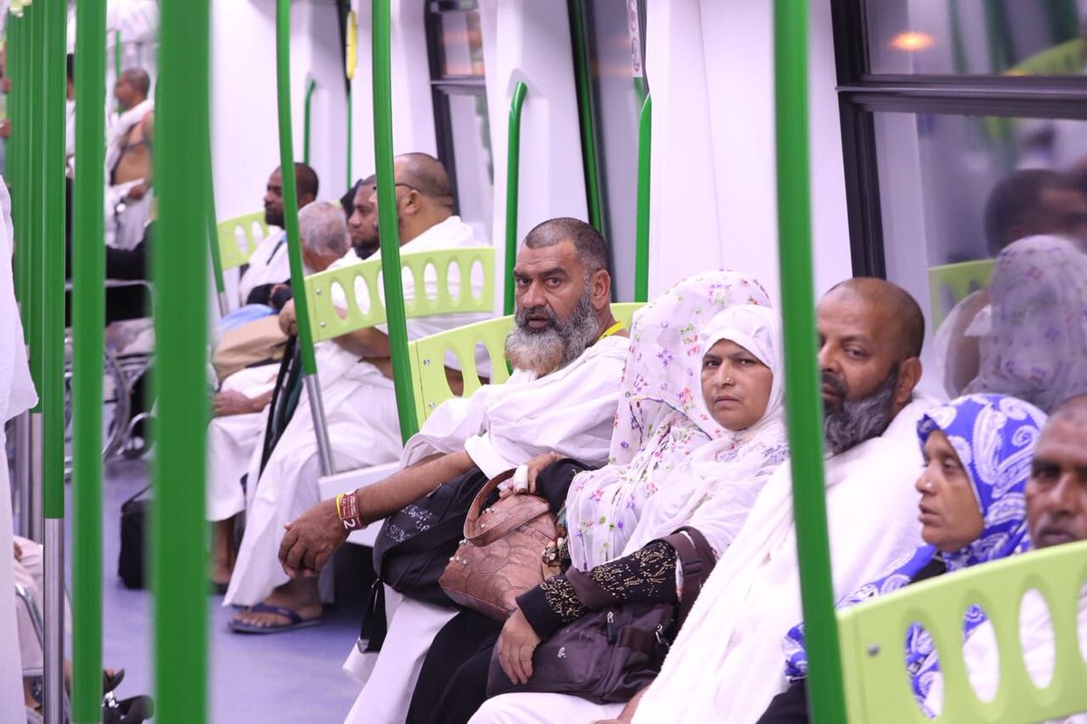 MakkahAuthority's tweet photo. Al-Mashaaer Al-Muqdassah Train Started transporting all the " guests of Allah " to Arafat in order to spend the 9th day, through Stations #Mina1 , #Mina2 and #Muzdalifa3 #Hajj2018 https://t.co/juN627Zmge