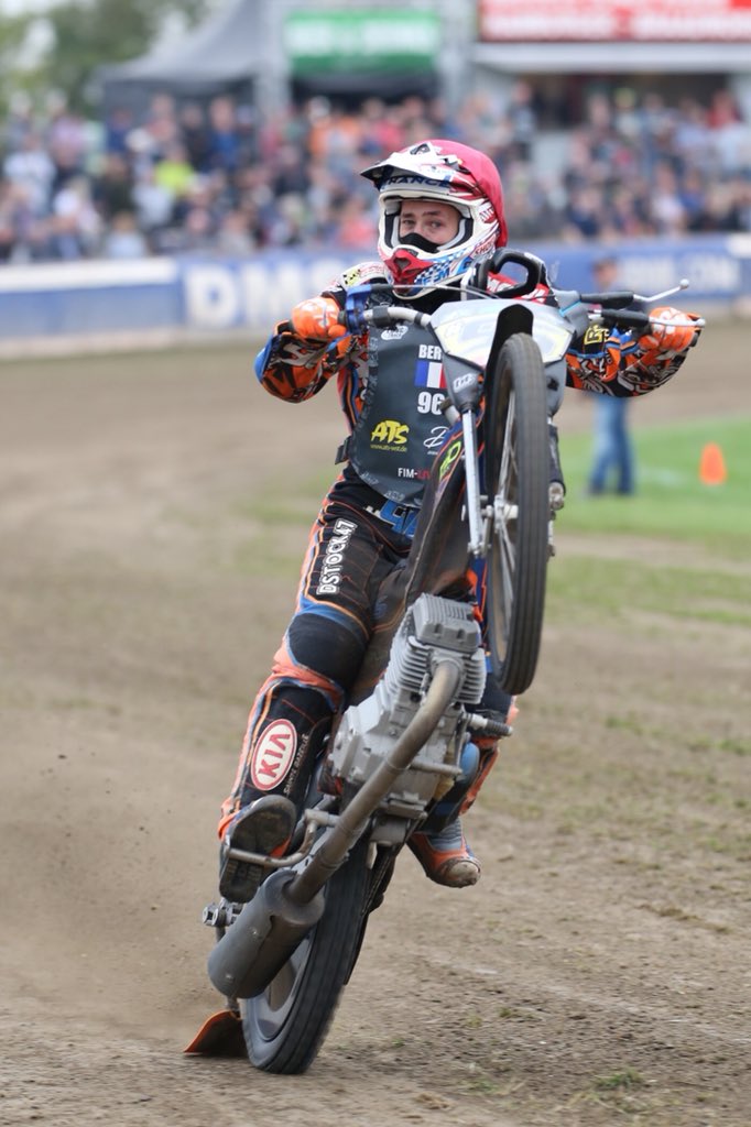 SpeedwayGB's tweet photo. News 🏁

FIM Longtrack World Championship, round four.
Eenrum, Netherlands.

🥇Dimitri Berge 
🥈Mathieu Tresarrieu
🥉James Shanes
4.Martin Smolinski 
5.Chris Harris
6.Josef Franc
7.Theo Pijper
8.Richard Hall

📸Daniel Sievers

#motorsport #longtrack https://t.co/Z3iaxZp49J