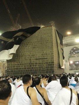 bah tersingkap tanggapan tornado pasir yang menghantam Arab Saudi Saat Kiswah Kabah Tersingkap Akibat Badai Pasir, Jamaah Haji Saksikan Tanda Ini