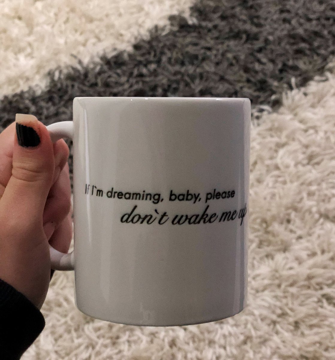 featmahone's tweet photo. o que dizer de uma mendes army trabalhando com personalizados tendo que fazer caneca do shawn e não poder roubar pra ela, eu fui forte! (ignorem minhas unhas kkkk)

ENCOMENDEM A DE VOCÊS 💖 https://t.co/NnKVvaqcAr