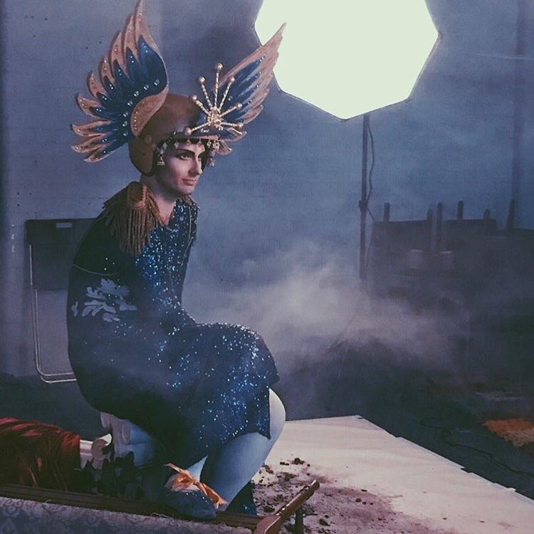 youngvictheatre's tweet photo. On this here #WorldPhotoDay, we’re remembering all our fabulous photo shoots with our fabulous (and very patient, good at standing in weird positions for hours) actors 📸💥✨

#Yerma
#HowToWinAgainstHistory
#AViewFromTheBridge
#AStreetcarNamedDesire https://t.co/0TCMTKJPAC
