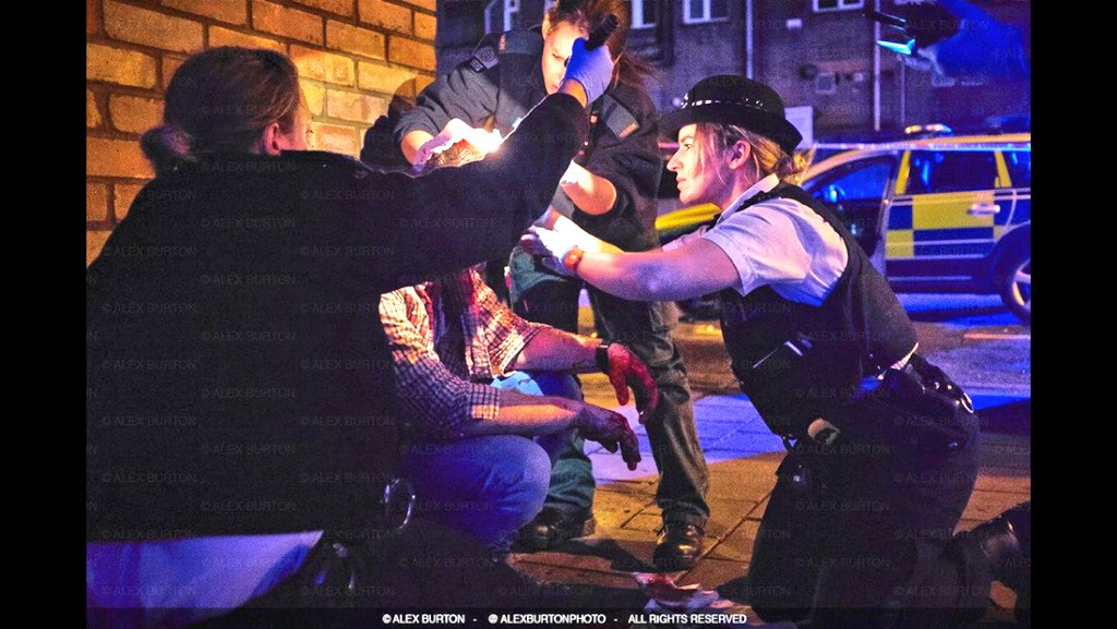 LornaBMc's tweet photo. @roysmithpolice @MPSHackney @LAS_JRU A picture speaks a thousand words @alexburtonphoto #hackneymoments #999family https://t.co/ORnkNVsdQM