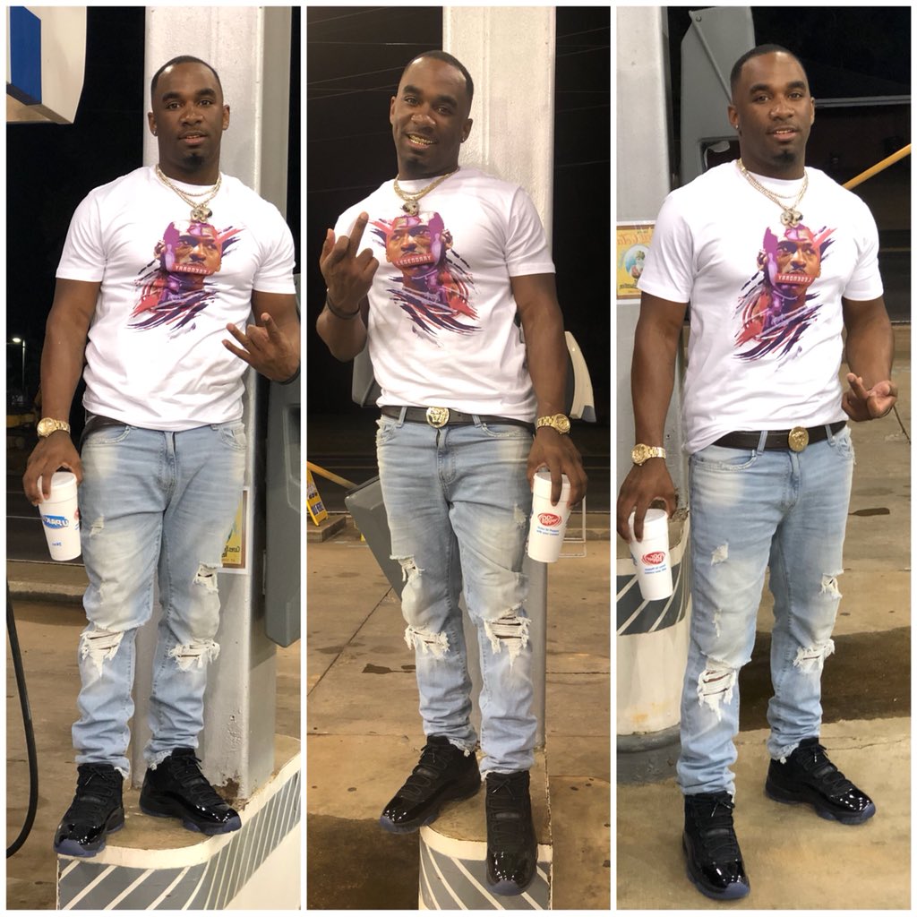 MITCHBOY318's tweet photo. Came From Nothing‼️ ,I Don’t Wanna GO Back‼️ I Done Took Some Losses But It Don’t Look Like I Loose Shit ‼️
#GottiWay
#SelfMade
#10on10
#Cap&Gown https://t.co/6CPSD7PbFS
