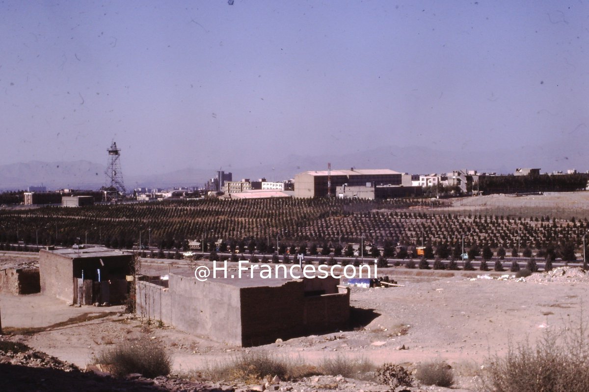 FrDjean's tweet photo. 06 ou 07 septembre 1978 
Arrivé des blindés à Teheran avant le vendredi noir. Photo d'époque et rare. https://t.co/lOMaR05iF8