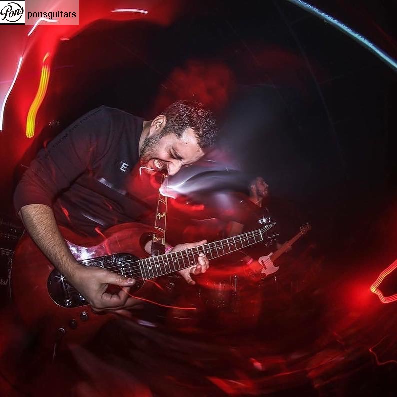 Today is the world photography day! We want to say thanks again to @1234_musik_foto_zine, our friend and fucking master!!!
That's an old photo but we still love it!
@xavirodriguezgonzalez from <a href="/thewaxband/">The Wax</a> playing his #ponsrevolution #SG #naturalcherry 📸 by @1234_musik_foto_zine