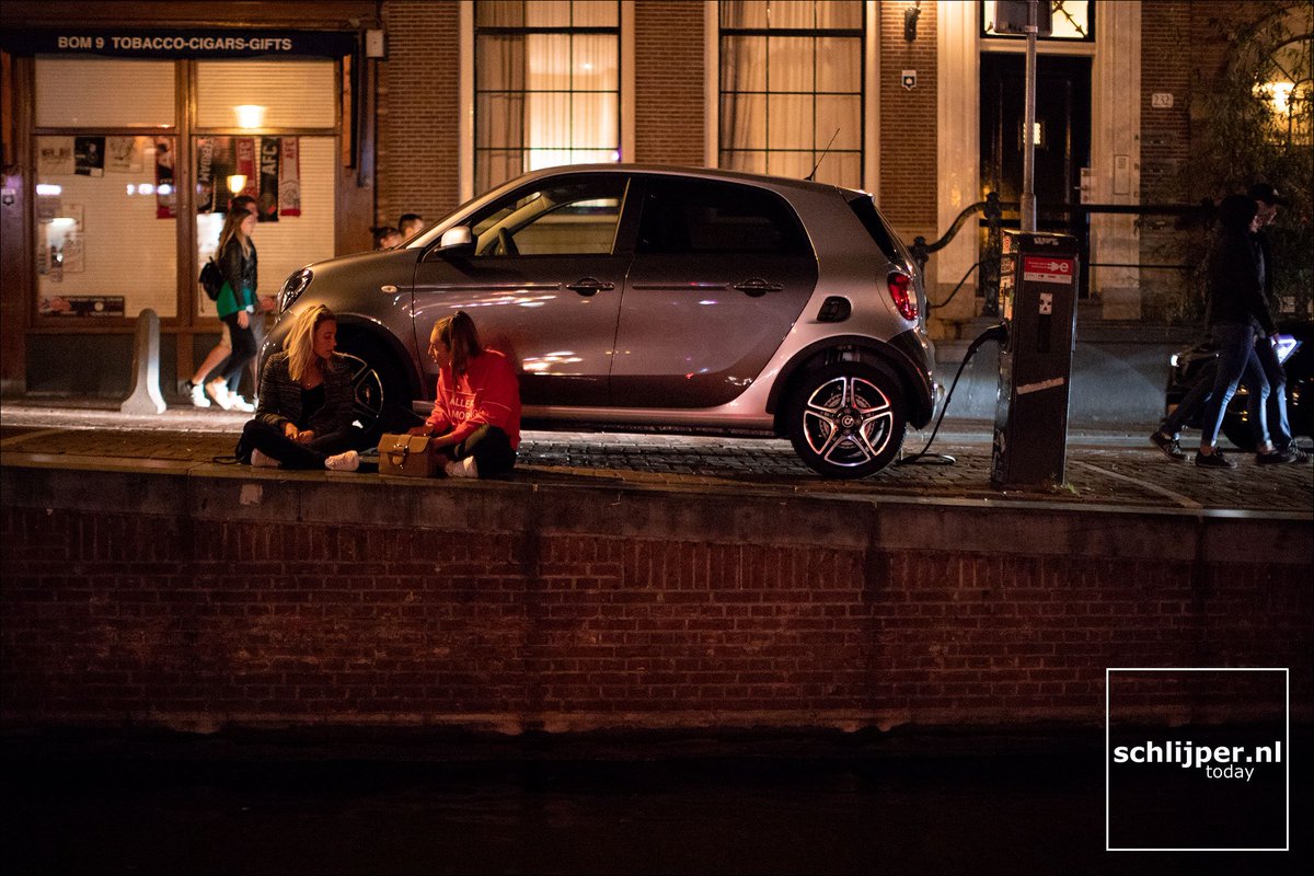 schlijper's tweet photo. Oudezijds Voorburgwal

16.08 22:25
https://t.co/4AQ16xuBQq #Amsterdam #smartforfourEQ https://t.co/IqcLNV5ufK