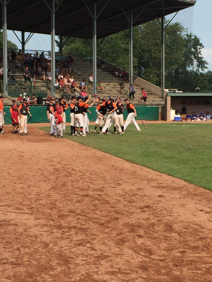 _Baseball_NB's tweet photo. 21u Metro are up 2 after 1 vs @baseballquebec #BCanNats18 #LetsGoNB https://t.co/Qx7r4xA54i