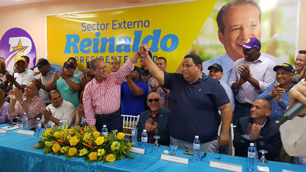 SoterioRamrez's tweet photo. @ReinaldoPared en éxitoso recorrido en Azua junto al Senador Rafael Calderon y el Alcalde Rafael Hidalgo #AzuaconRP https://t.co/KmIoe3wbw6