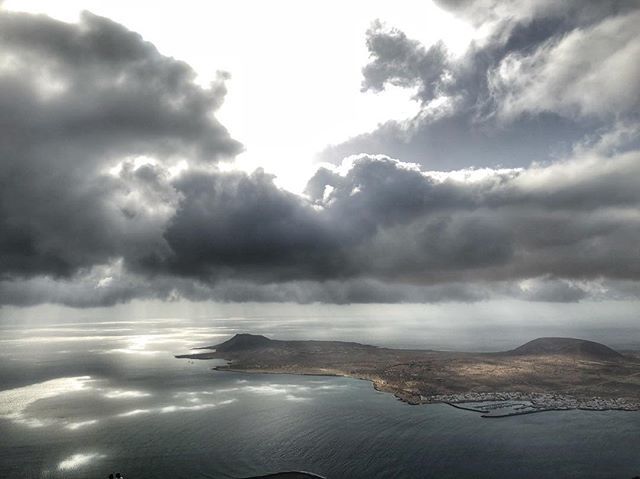 Clouds above #LaGraciosa
•
•
•
#ethnologies #islacanarias #ariaacquaterrafuoco #total_canarias #ig_canaryislands #ig_canarias #canariasviva #espacio_canario #canaryislands #canariashoy #livecanary #latituddevida #ig_lanzarote #visitlanzarote #cloud #… ift.tt/2Pns2Ep
