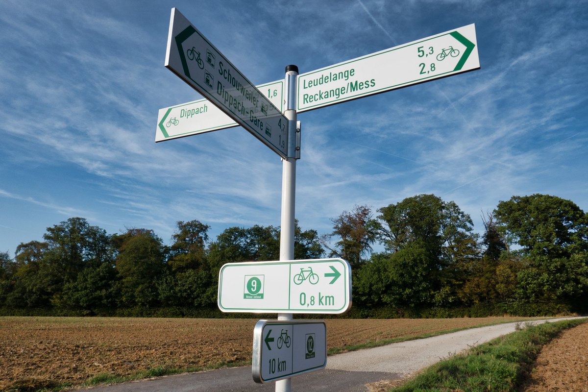 drakewla's tweet photo. Same way last winter and today near #Dippach. Distance from Dippach to Leudelange is now shorter by bike than car. There are two links to #PC9Lux and one to #PC12Lux, making their commune a cycling hub.👍 https://t.co/TX5F76TAP4 https://t.co/FRcPjRjSeM