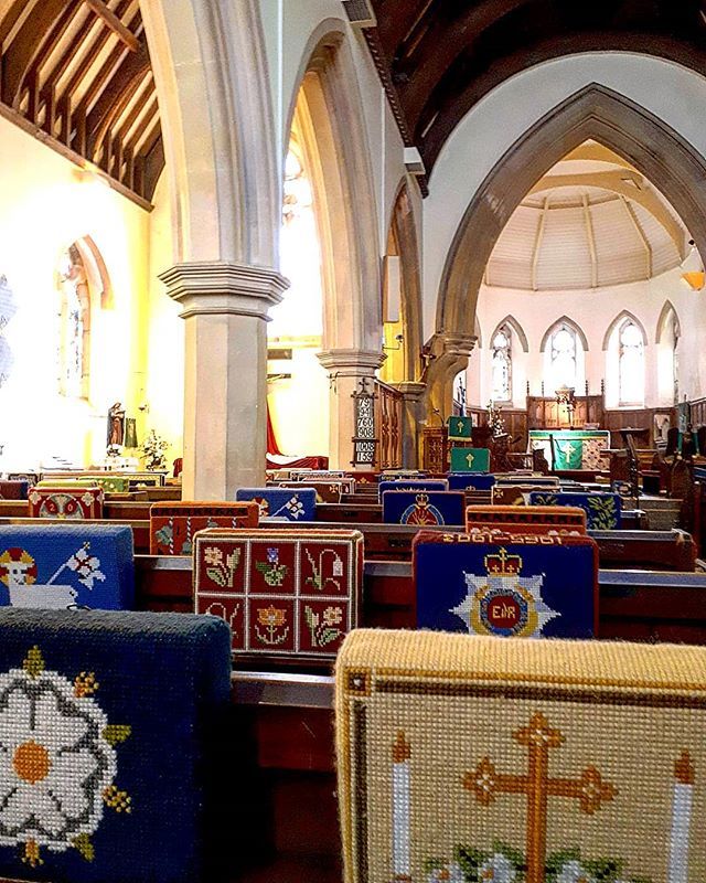 kamilhiking's tweet photo. I guess these are used for kneeling during the mass, each pillow has different decoration and they all looked like they were handmade.
#church #instachurch #churches #marazion #cornishlife #cornwall #pillow #churchart #travelphotography #travel #traveling #handmade #handcra… https://t.co/sPDTIPtLId