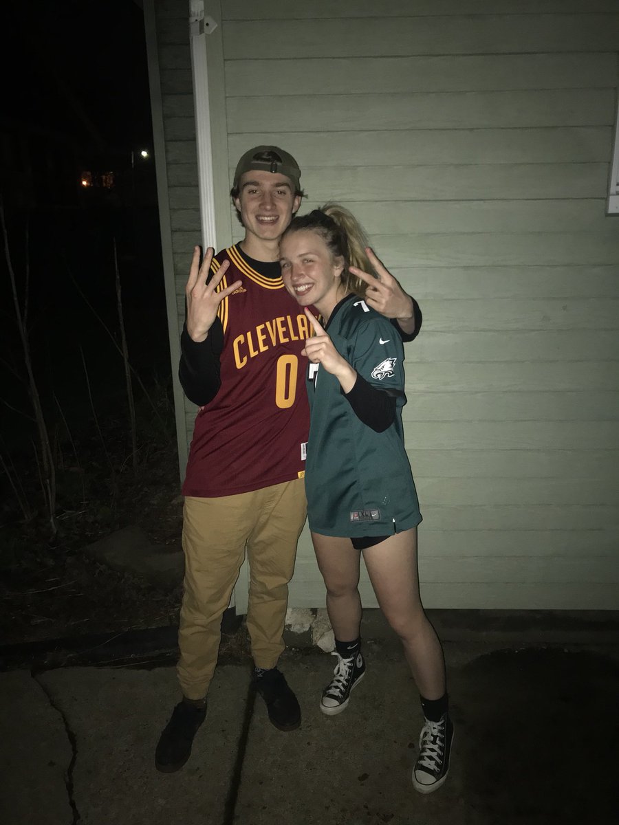 the_dilemmma's tweet photo. wishing the happiest birthday to one of the people i miss most!!!! happy birthday @msnowball15 ❣️❤️ #412forever thanks for saving me ;) https://t.co/3YvGtDbv3D