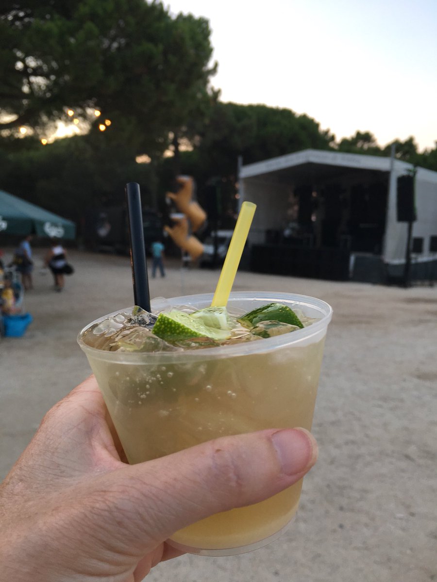 julietbravofox's tweet photo. When the sun goes down, we waltz over to the festas... the last night of São Mamede in Janas for a caipirinha made strong &amp; sweet #Portugal #Sintra #festas https://t.co/4IF9pFbfXx