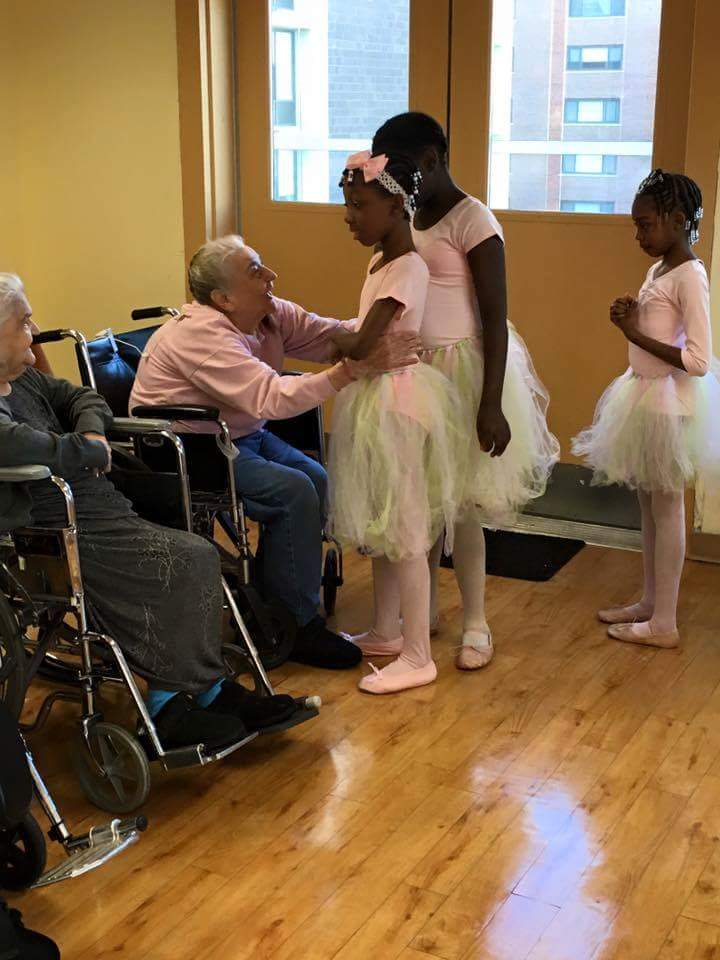 GirlsLLL's tweet photo. Here are our girls dancing at a nursing home in Newark. They enjoy putting a smile on other peoples faces ๐๐
#queensinthemaking #givingback #helpingothers #GLLL ๐๐ https://t.co/GzpzIZDWDU