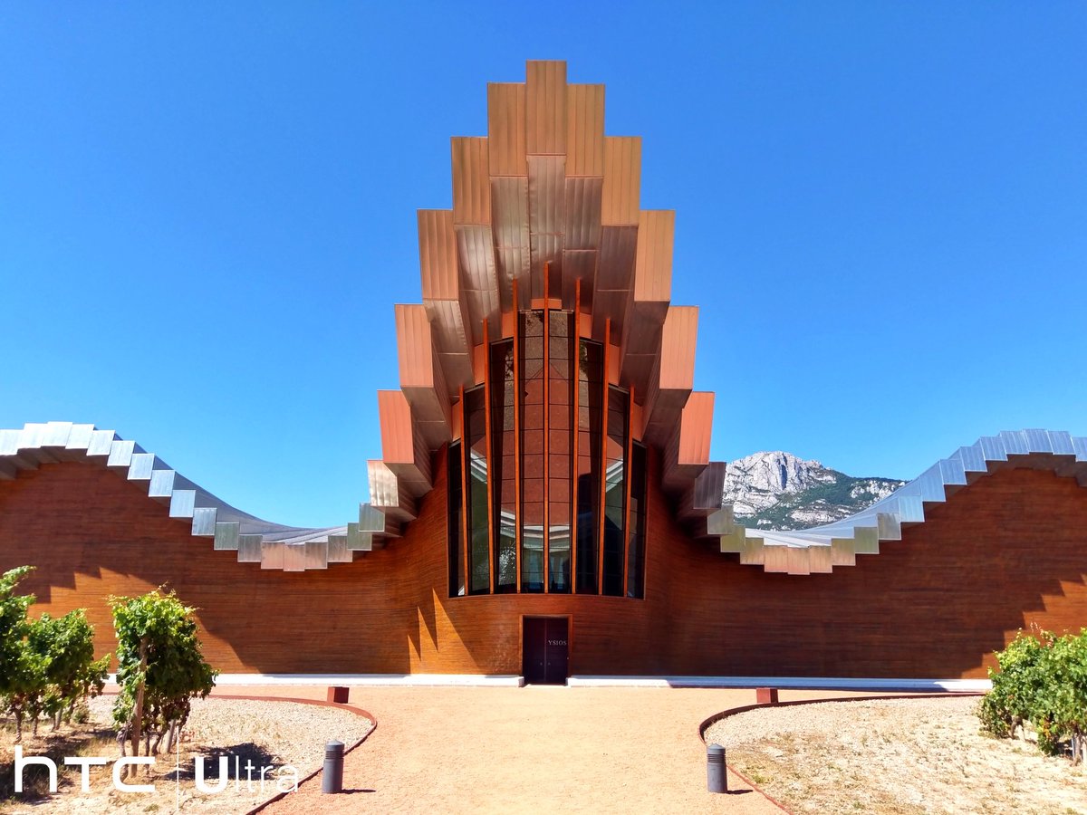 d_guija's tweet photo. Bodegas Ysios #calatrava #htcuultra #shotonhtc #oneography #arquitectura #spain #españa #bodegas #vino #brillantu @htc_es @htc @htcelevate https://t.co/0wNmXYP6Sp