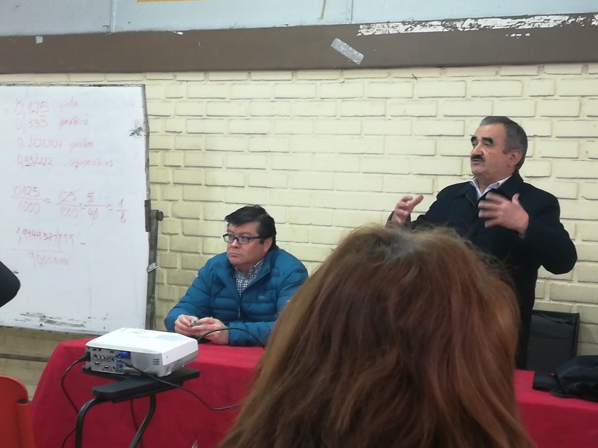 SocialistaProfe's tweet photo. Este sábado nuestro compañero Fernando Ochoa
en Encuentro de Docentes de Profesor@s Particulares Subvencionados entregando información de Carrera Docente e Indicando la prepación Técnica que deben tener.
En la CUT y En terreno defendiendo el Legado de nuestra Presidenta Bachelet https://t.co/MExJFnNWi3