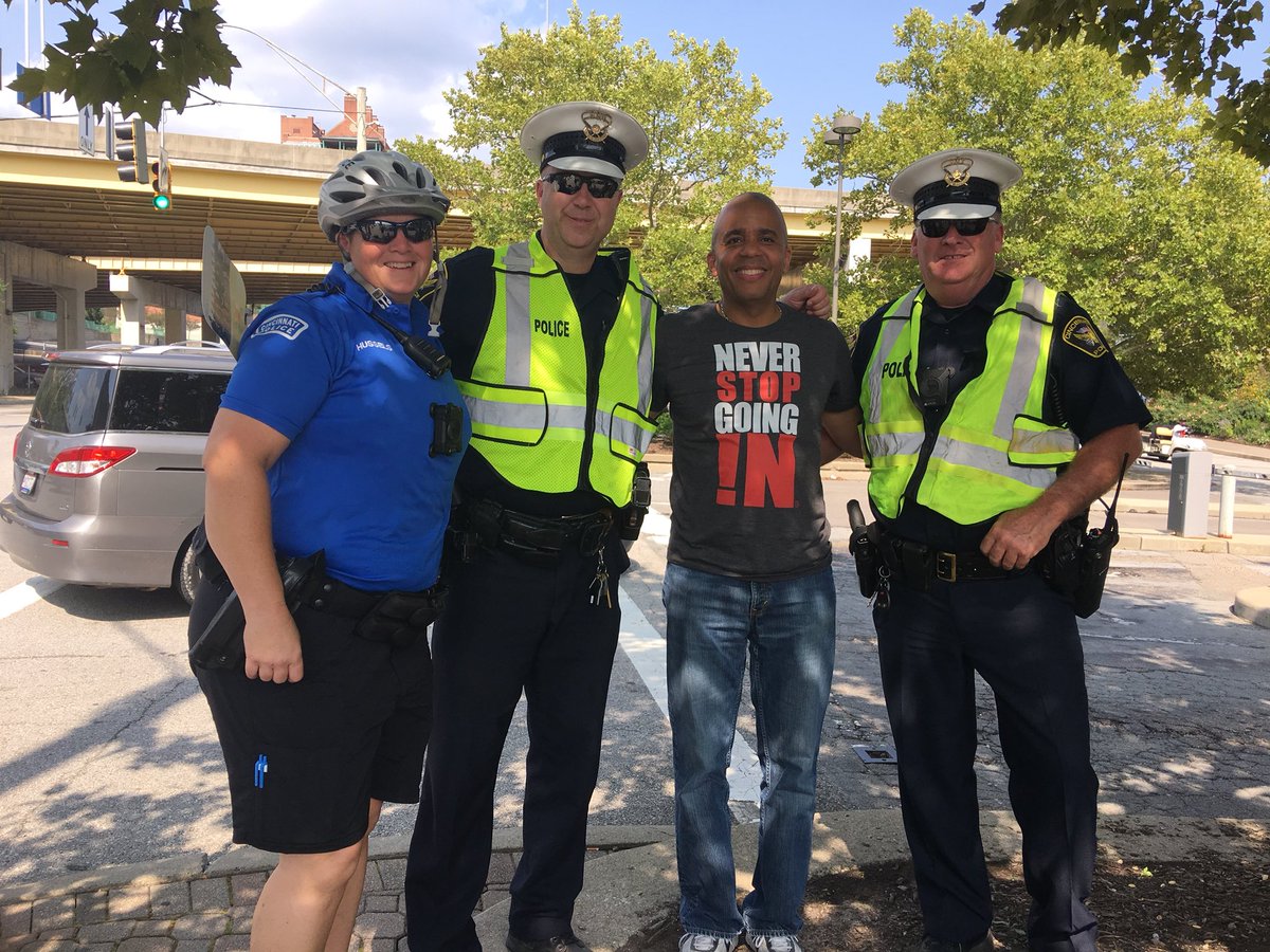 voteSmitherman's tweet photo. Enjoying the Black Family Reunion. The food is excellent. The music is great. The people are beautiful. @JohnCranley @CityOfCincy @CincyAAChamber @CincyPD @wendellyoung https://t.co/Udt7U76iRp