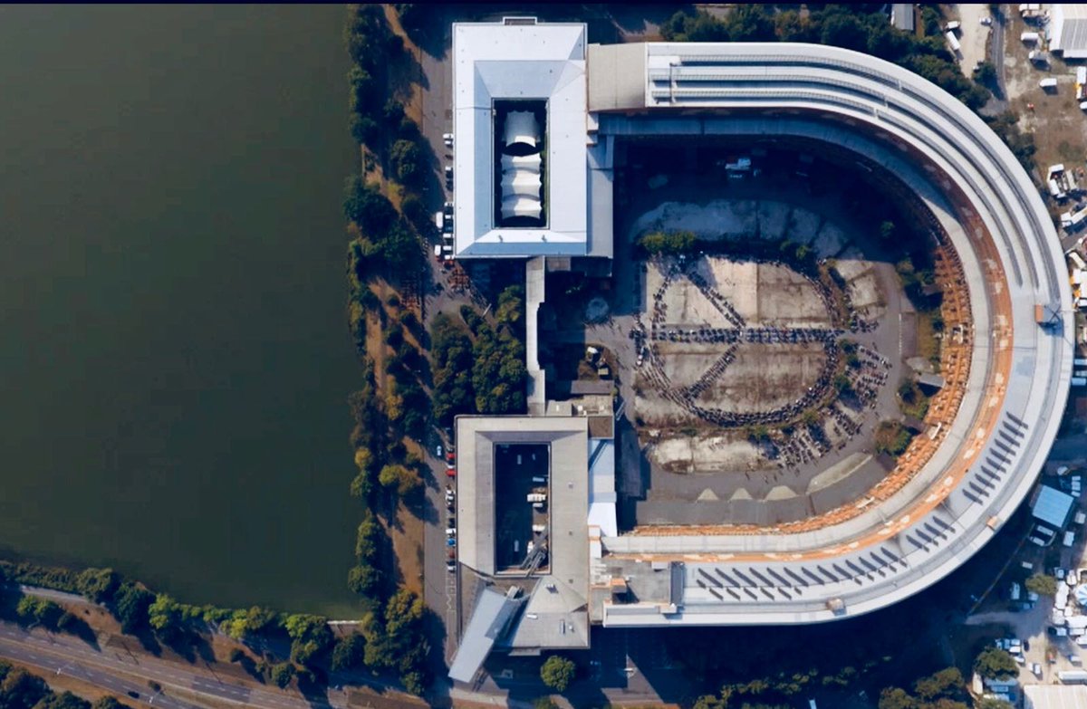 1400 Biker formen unter dem Motto #Bikersforpeace bei unserer Ausfahrt in #Nürnberg mit ihren Maschinen das größte #Peace-Zeichen mit Motorrädern im Innenhof der weltbekannten #Kongresshalle  <a href="/CNN/">CNN</a> @WELTnews <a href="/ntvde/">ntv Nachrichten</a> #Peace #world #Welt #Geschichte #history #Germany #motorcycles