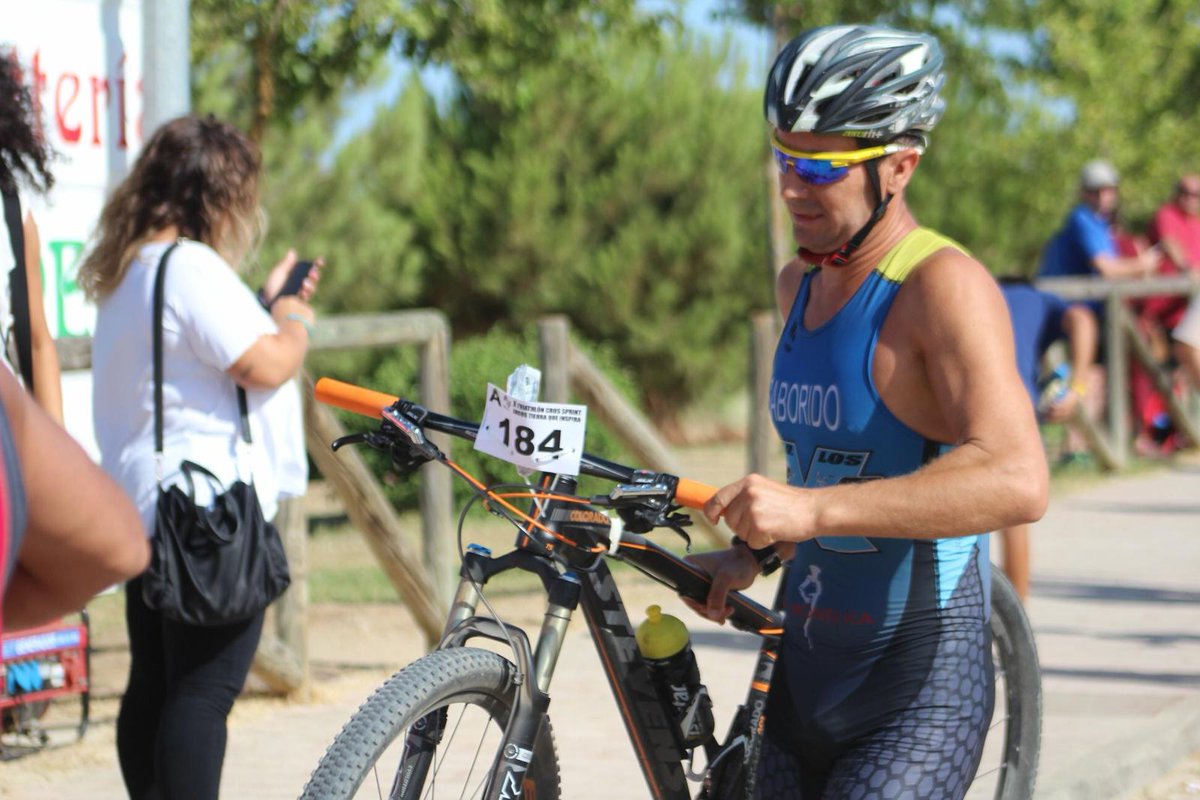 cd_los_4x4's tweet photo. Hasta Arcos de la Frontera, se desplazaba nuestro triatleta Cristóbal, para participar en el X Triathlon Cros Sprint Arcos (0,750k + 20k + 5k).
Tras conseguir su MMP, conseguia un merecido 49° puesto de la general.
#CD_Los_4x4 #EstelladelMarques https://t.co/KbpRMK7wPt