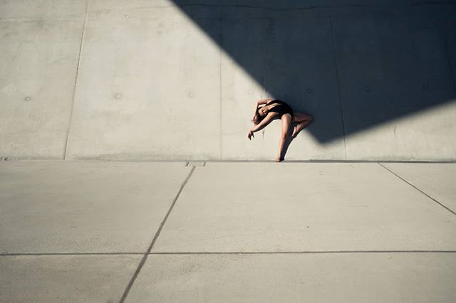 flousentimental's tweet photo. Story of impossible

#dance #dancers #danseuse #danseur #danse #dancer #ballet #pointe #ballerina #balletdancer #ballerine #dancing #flousentimental #musee #museum #onlylyon #ilovelyon #architecture #architectural #urban #urbanity #lyoncity #dancecodex #dance4life #danselyon https://t.co/5s7utSBgX3