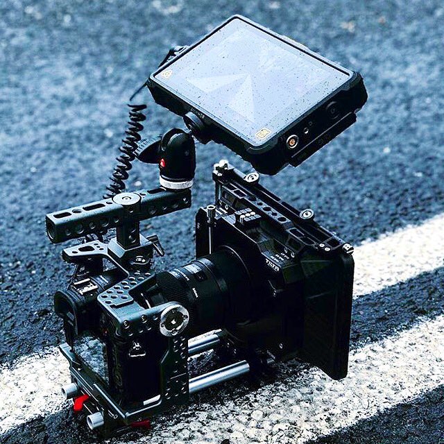 LoadedPixel's tweet photo. Look at this Handheld😎🔥

@atomos_news Shogun Inferno
@tiltamax Gh5 Cage
@tiltamax MB-T12 Matte Box✨🎬📹🎥
#videography #professional #photographer #photooftheday #photography #loadedpixelcreative #loadedpixel #film https://t.co/shSwHw9mAJ