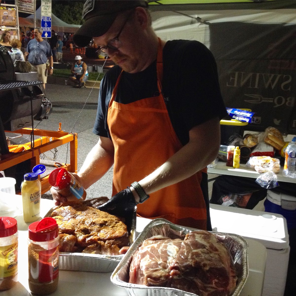 SaucySwine's tweet photo. Doing work. Prepping pulled pork for a comp. #bbq #barbecue #barbeque #mdbbq #pulledpork https://t.co/AHY6JFSeOt