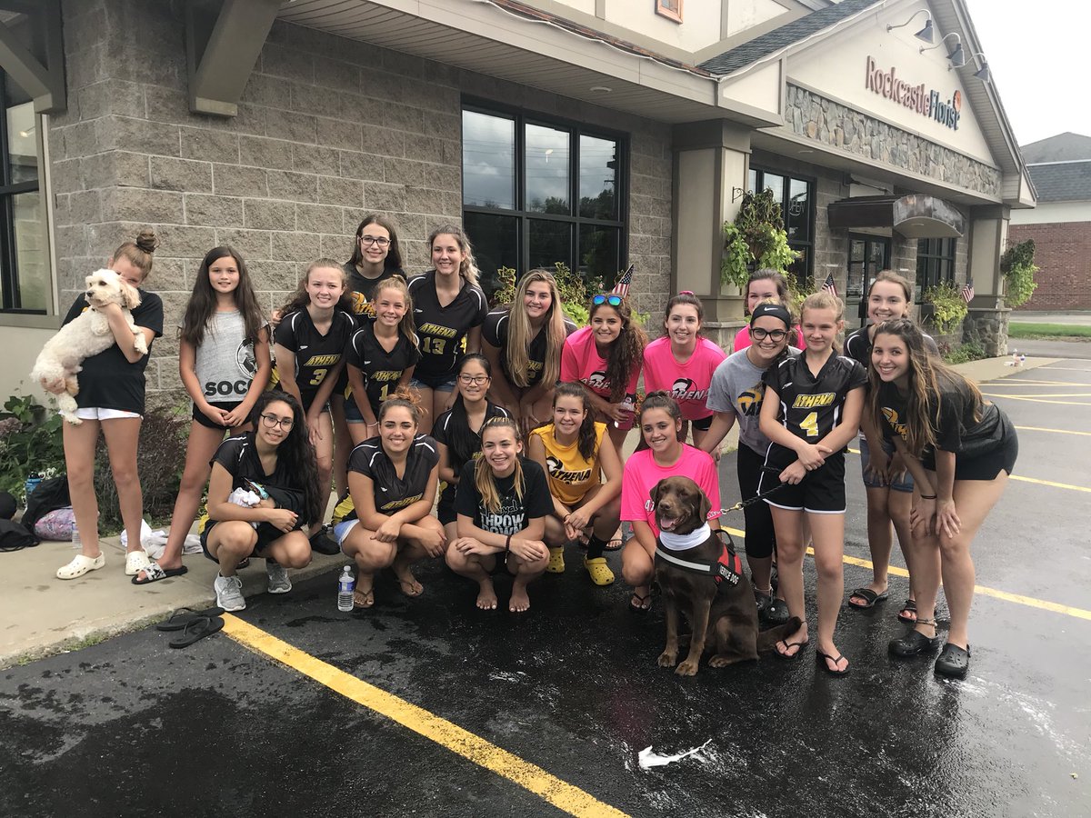 MissEdinger's tweet photo. Great day for a car wash! Thank you to all who came to support @GreeceAthenaVB #Jerryyy https://t.co/JD7MbPfJBx