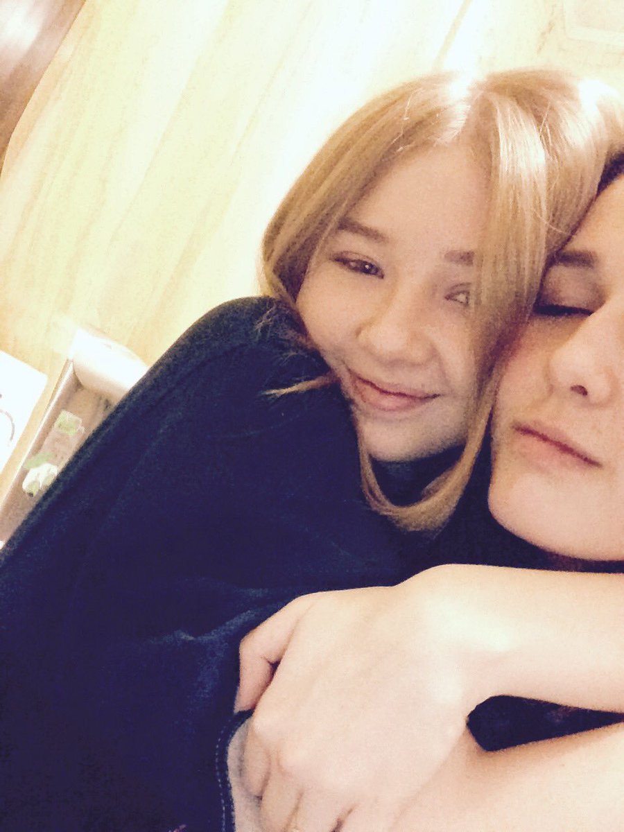 ann_ill's tweet photo. Смотрю фотоз энд видеоз со школы, просто слезы @vengerova_n (ржу как сука) https://t.co/eo1iLXfFrg