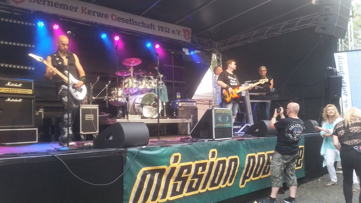 E_I_M_I's tweet photo. #BernemerKerb #Sonntag ist rockig mit #Missionposible #Bornheumistbunt https://t.co/wMSGtpG6P0