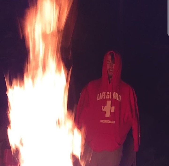 Also i love it when people take pictures of me for whatever reason. I hate how i look in staged pictures but less so when its not