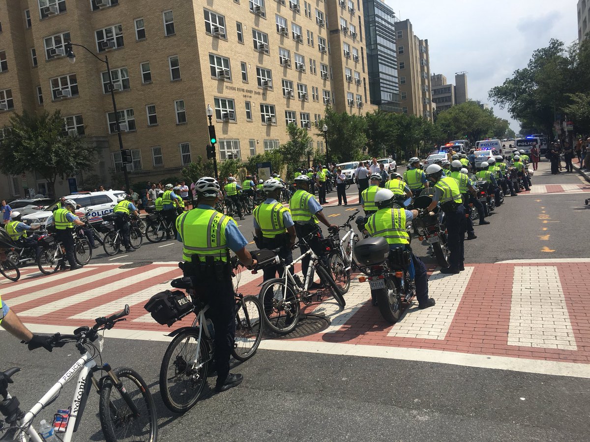 loisbeckett's tweet photo. Kessler’s escort awaits: a big square of cops, double lines of trucks and cars front and back, a line of motorcycle cops and bike cops on each side. https://t.co/aGmo5eC6Nd