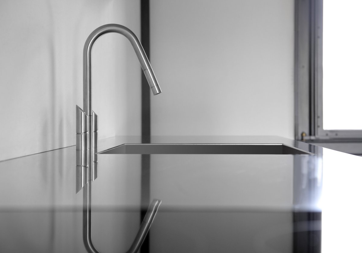 From the T45 collection, this 3 hole mixer operates hot and cold water independently. A traditional concept updated with a ceramic disk cartridge and an outstanding minimal design. #mgsmilano