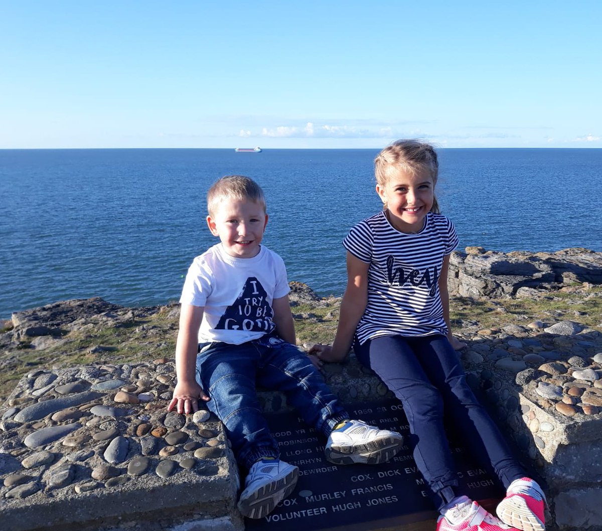 Lovely few days having the family over #nephew #daughter #miniwarriors #outandabout #livingbythesea #moelfre #moelfrebeach #Anglesey @gazhwhite1983