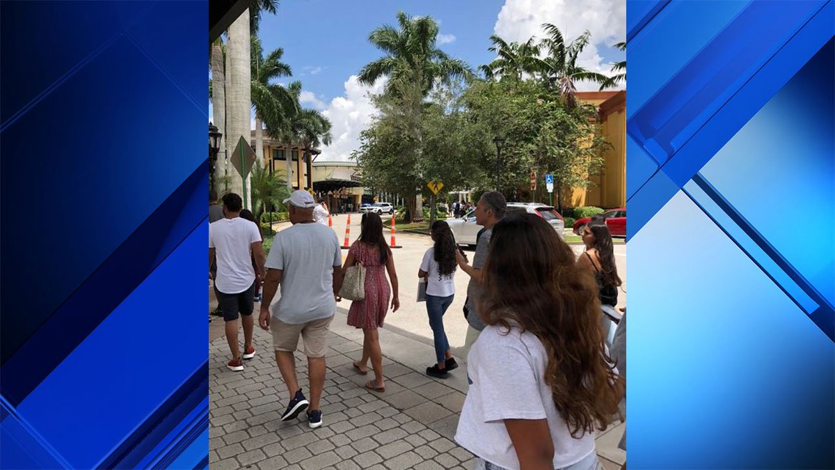 #BREAKING Shoppers told to evacuate Sawgrass Mills mall bit.ly/2nyCKvi https://t.co/BLSOfrMVdQ