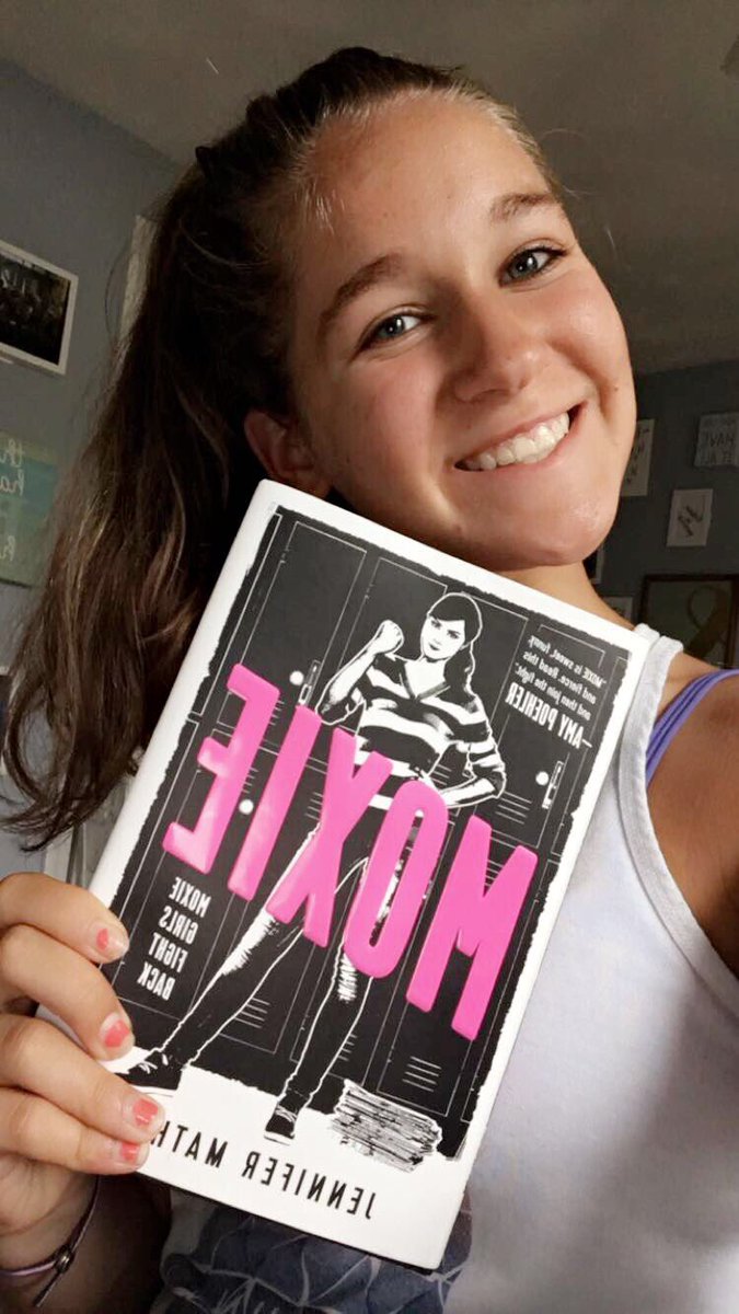 emeliaaaaaaaaaa's tweet photo. #AHSreading https://t.co/LP1LvlsN2N