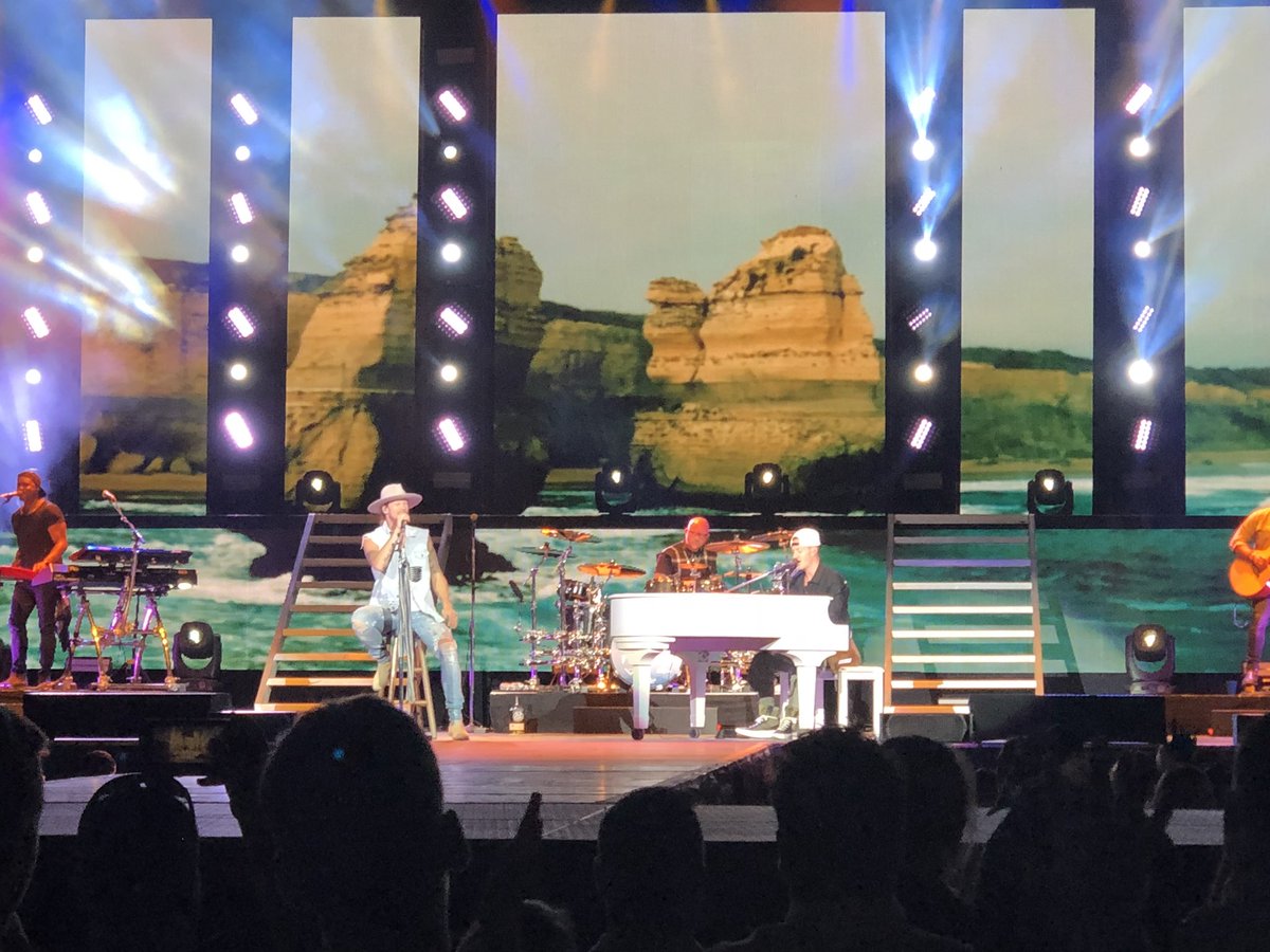 NE2K_Rich's tweet photo. I’m told we were part of history last night in Youngstown, what a great night watching Florida Georgia Line Rock the place! I love me some Youngstown, nothing but great times and memories in Y-Town! https://t.co/cIGpK11vY9