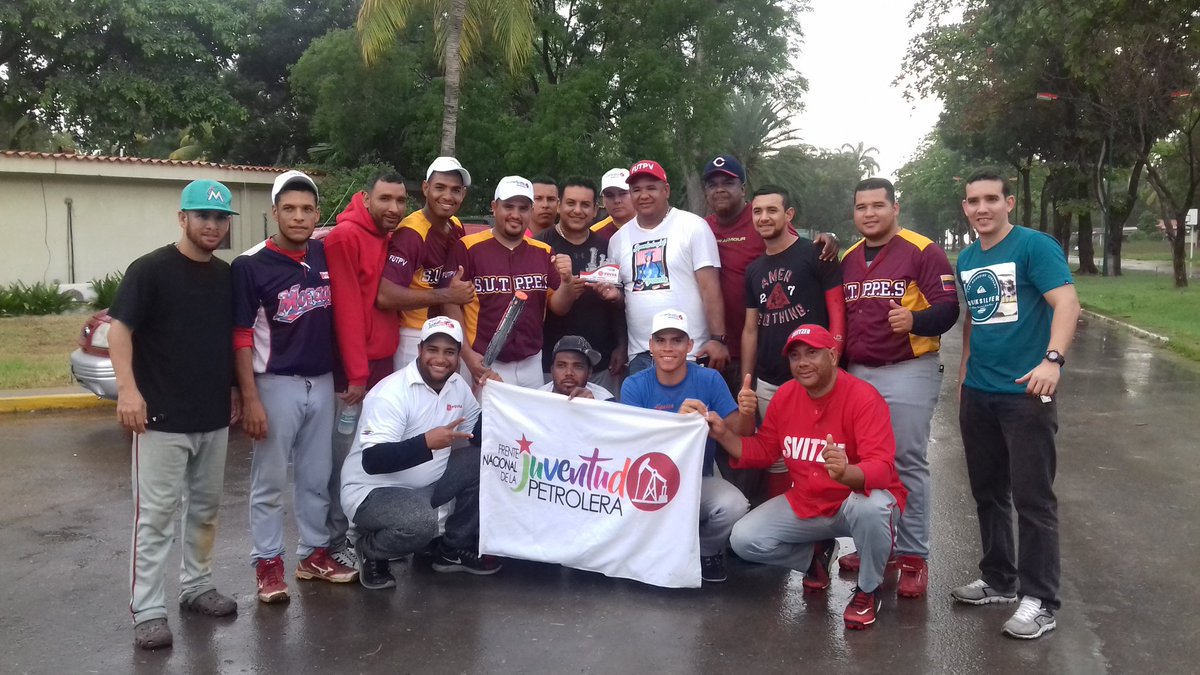 PDVSA's tweet photo. 🇻🇪RT @AnthonySilvaRo2:¡Felicidades a todas las mujeres y hombres! Con ímpetu y rebeldía revolucionaria forman parte de la gran familia del @FNJPetrolera || Feliz día Internacional de la Juventud, Generación de Oro

#JuventudPorLaPaz https://t.co/EOuiPlpGyS