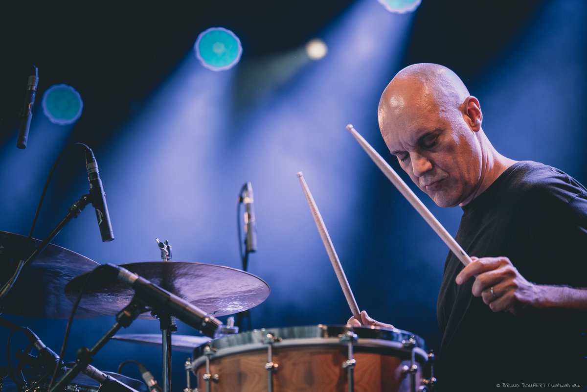Jazz Middelheim, laatste dag. Altijd een bitterzoet gevoel, maar het trio AkaMoon vloog er meteen in met heel wat energie en enkele bijzonder impressionante saxsolo's 🎷
(c) Bruno Bollaert #jazzmiddelheim
