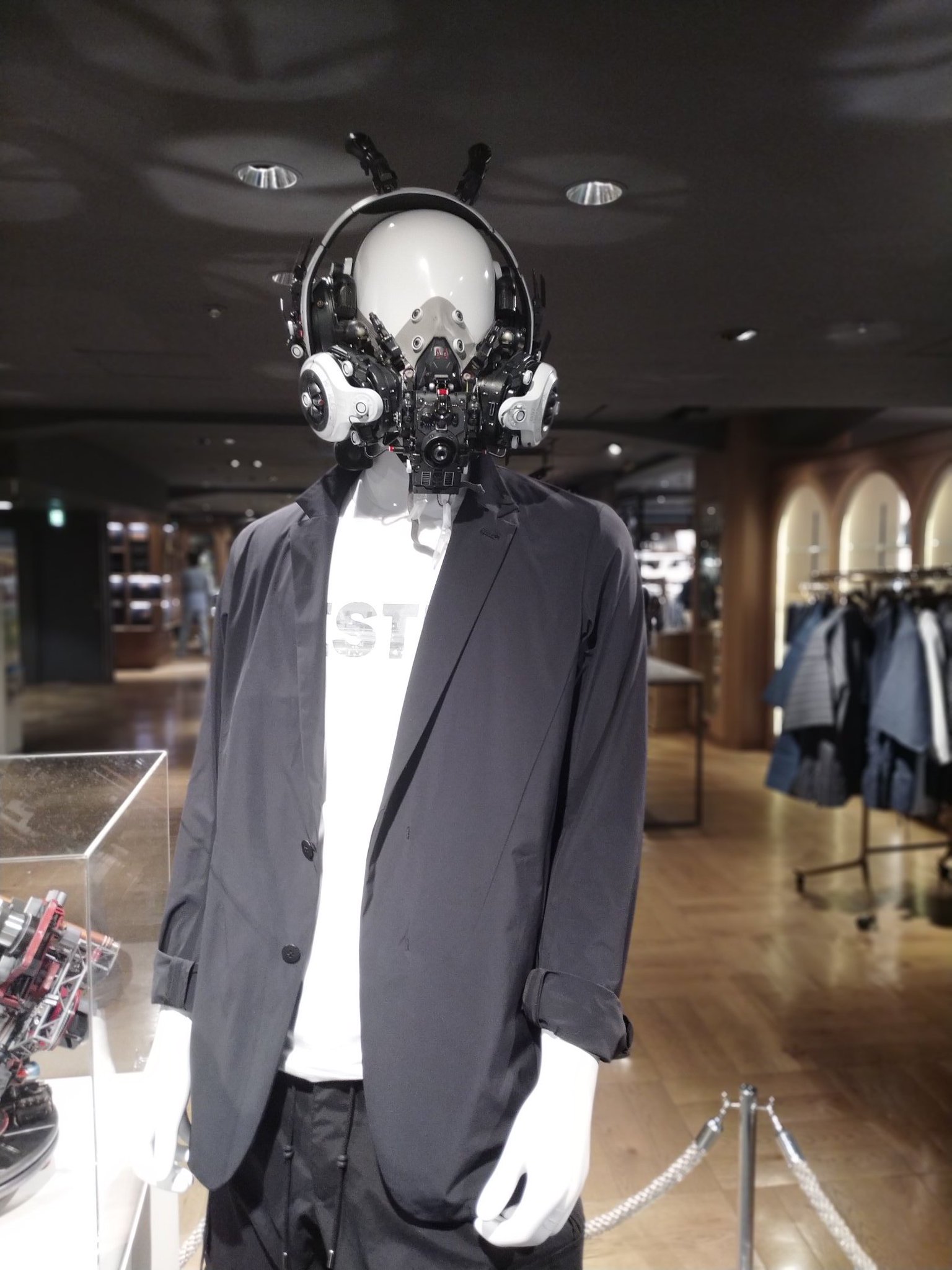 Izm En Twitter 西武渋谷店さん 紳士服コーナーとかに突然サイバーパンクが発生してて凄くクールです おすすめ