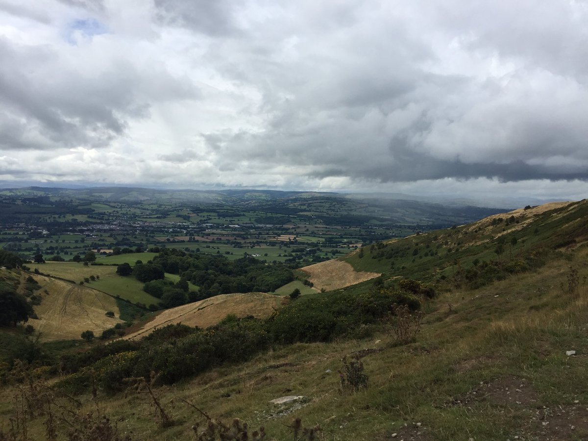 neilius7's tweet photo. Beautiful scenes over the Clwydian range this afternoon. #AHPsActive https://t.co/mCfAcMK19X
