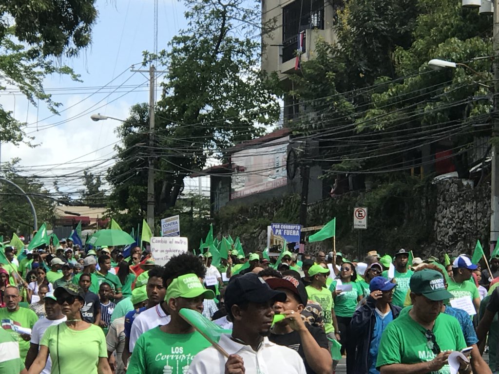 MarchamosRD's tweet photo. #MarchaRD el Obrero, la Domestica, el Comerciante, la Clase Media, el Emprendedor, el Político, el Sindicalista, el Profesional, la Familia, que Desean Paz, Justicia Social, Igualdad Social.. Clamamos por el @FinImpunidadRD y la Corrupción.
#MarchaDelMillon https://t.co/Vei1oF1ALP