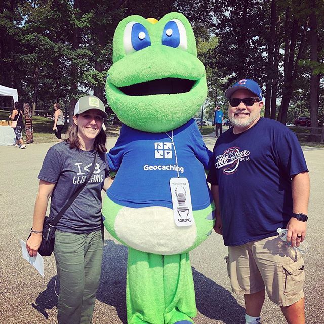 shortyknits's tweet photo. Obligatory mascot photo. πΈ
.
.
.
#geocaching #megaevent #geocachingadventures #westbendcachebash #cachebash #signal #signalthefrog #mascot #shortyknits https://t.co/gJoc8znxrD https://t.co/CNJnX0jJw1