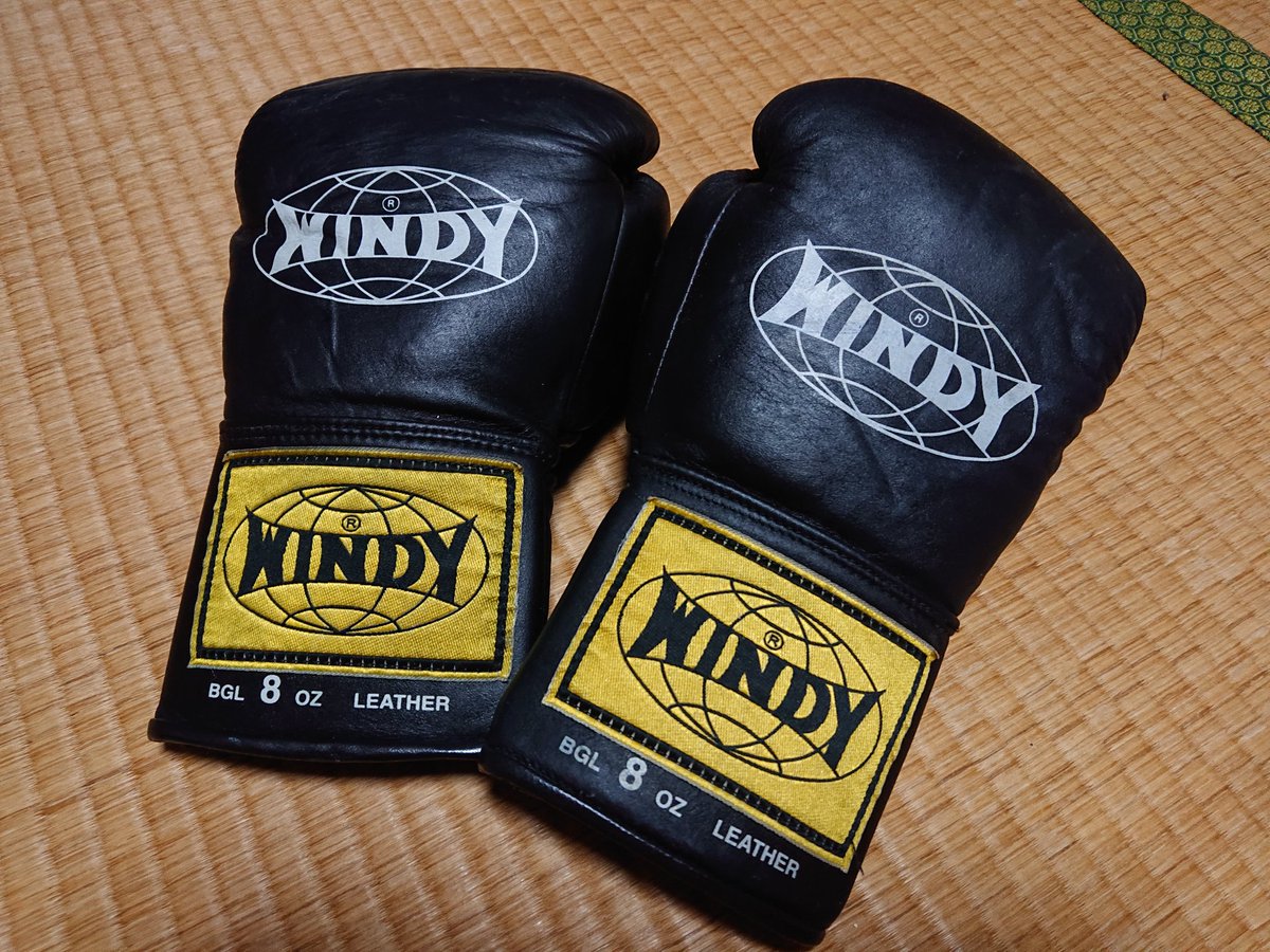 いとう 前の彼女にずっとスパーリングの後 唾吐いてもらってたグローブ ウィンディのだとゴワゴワになってしまう