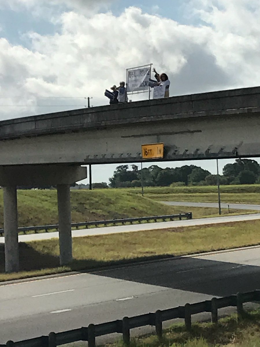 edenfortexas's tweet image. Can anyone say #BannerDrop?  😆🤟
@TX10Bastropco @TX10Indivisible